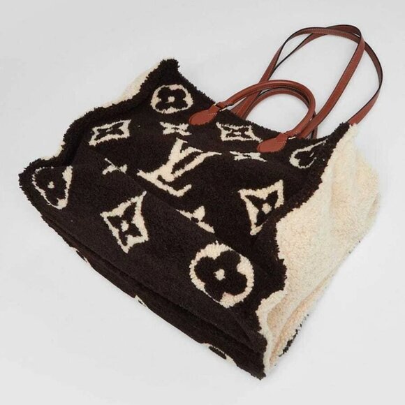 Louis Vuitton Limited Edition Monogram Fleece Teddy Onthego GM Tote Bag - Picture 3 of 9